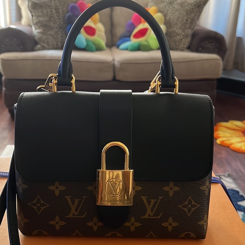Louis Vuitton Crossbody Bag. Dust bag & Box included ☺️